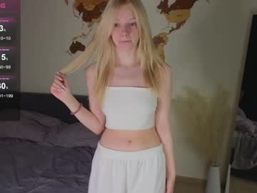 girl
        wildadearborn cam image #4162821