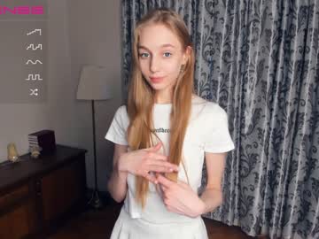 girl
        kristinarobe cam image #637493