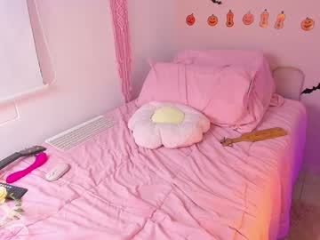 girl
        little_effy18_ cam image #3485609