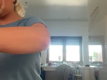 girl
        kiradivine cam image #4257098