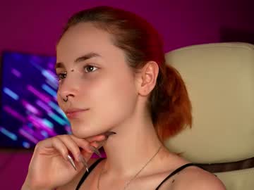 girl
        severs_enigma cam image #4029242
