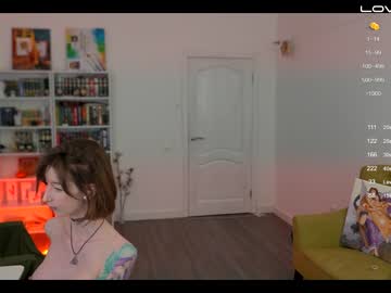 girl
        loony_moony cam image #1270489