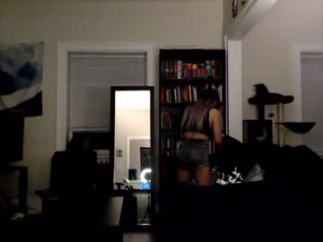 girl
        runacrow cam image #1164665