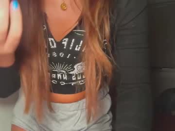 girl
        alex499990 cam image #3116503