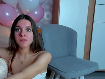 girl
        lorettadunnell cam image #4062224
