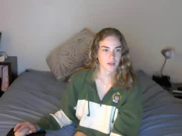 couple
        dombaee cam image #1225802