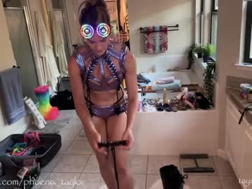 girl
        phoenix_taylor cam image #1039007