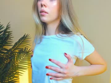 girl
        katrin_tangerine cam image #2576148