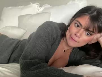 girl
        poutyselena cam image #3580891