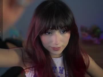 girl
        greeny_mat cam image #3778713
