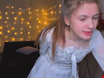 girl
        kylie_mine cam image #258608