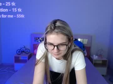 girl
        amelialuck cam image #595857