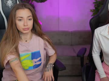 girl
        kira0541 cam image #4379968