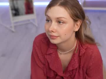girl
        april_blush cam image #2610379
