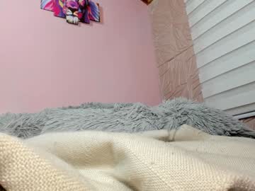 girl
        holly__milk cam image #3303631