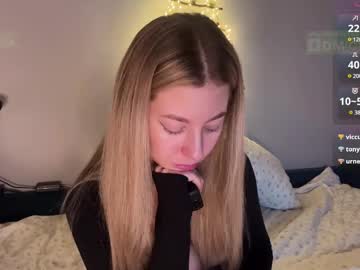 girl
        emmaandjake cam image #4087179