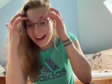 girl
        lillybambus cam image #2658756