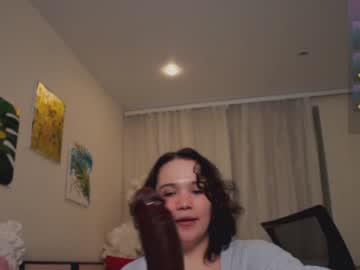 girl
        chery_lady22 cam image #2585982