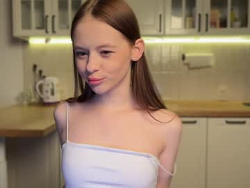 girl
        tweety_sweetie cam image #3614236