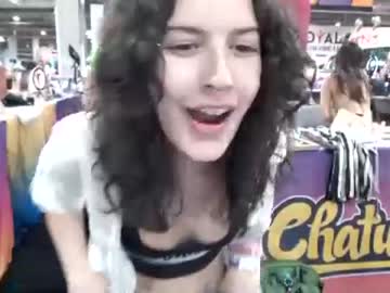 girl
        frenchava cam image #1310923