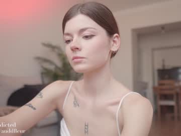 girl
        auddicted cam image #72154