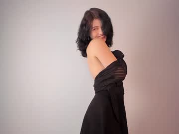 girl
        dorio___s cam image #1775546