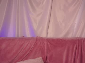 girl
        meow_meow_mia cam image #3667567