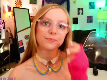 girl
        emmasky69 cam image #4241348