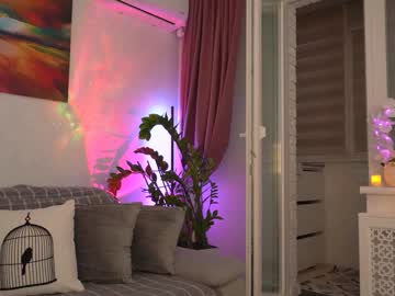 girl
        sweety_rinushka_ cam image #2457344