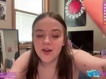 girl
        lillyriverss cam image #4293139
