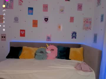 girl
        sofiabrookss cam image #4141370