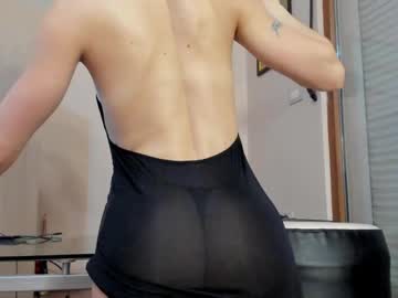 girl
        hotel77777 cam image #3057946