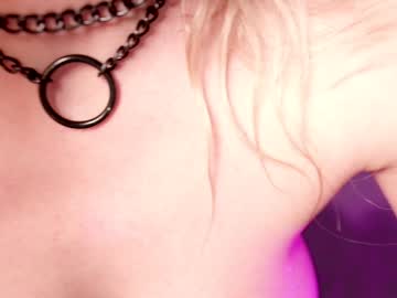girl
        toomuch_wet_ cam image #2070683