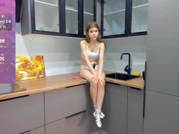 girl
        sloanesharp cam image #2765136