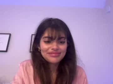 girl
        poutyselena cam image #2781020