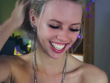 girl
        audreycarvin cam image #3939952