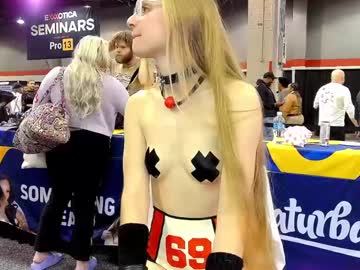 girl
        emmasky69 cam image #4361190