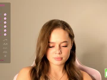 girl
        brittcubitt cam image #2537808
