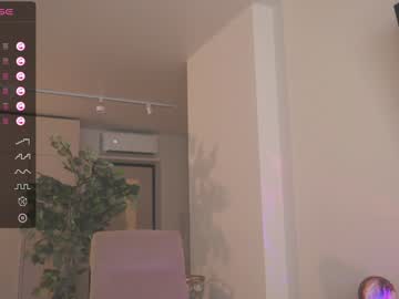 girl
        oki_dokie cam image #1538450