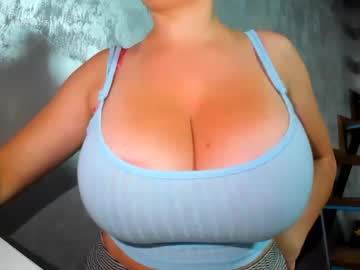 girl
        bigtitsmary2 cam image #3028265