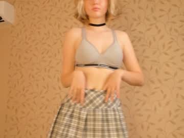 girl
        juliesalazar cam image #1269206