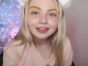 girl
        shy_blondiee cam image #583822