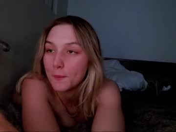 girl
        malthevalleyqueen cam image #2297422
