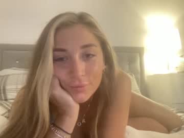 girl
        sofiaaalive cam image #2563696