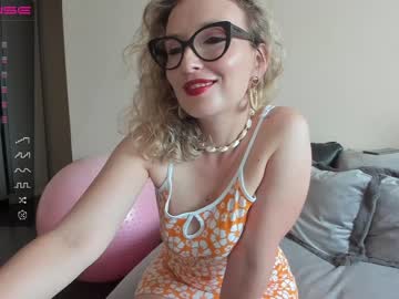 girl
        emilymilf__ cam image #1336513