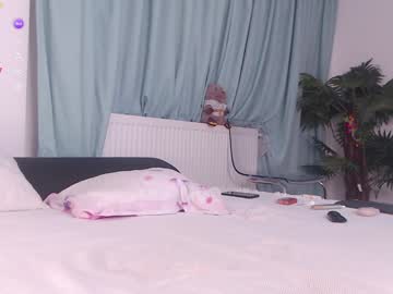 girl
        lucifera1 cam image #4437809