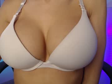 girl
        motorboat_me cam image #896670