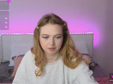 girl
        small_blondee cam image #4147763