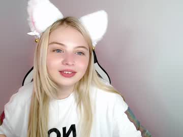 girl
        shy_blondiee cam image #564518
