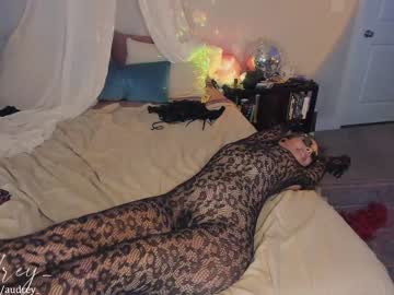 girl
        audrey_ cam image #1584788